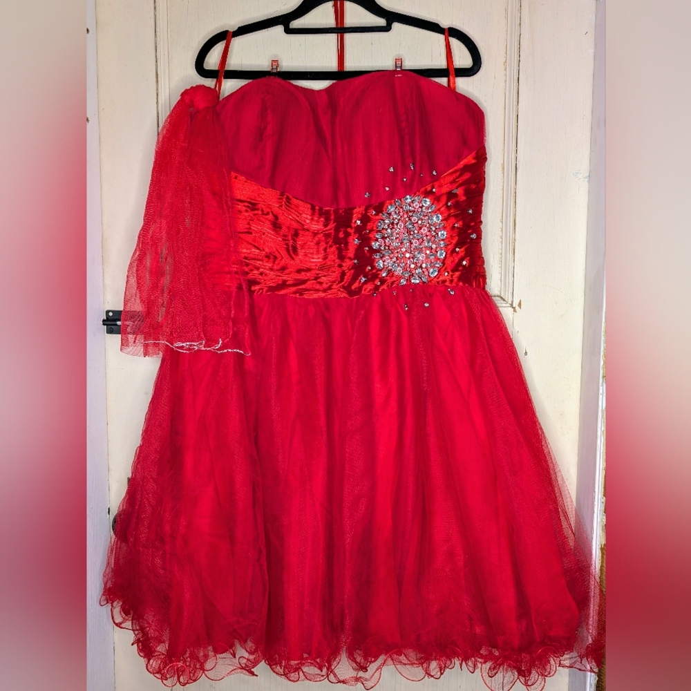May Queen Radiant Red Strapless Dress